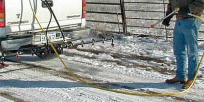 fire hose for targeted spraying of deicer fluid